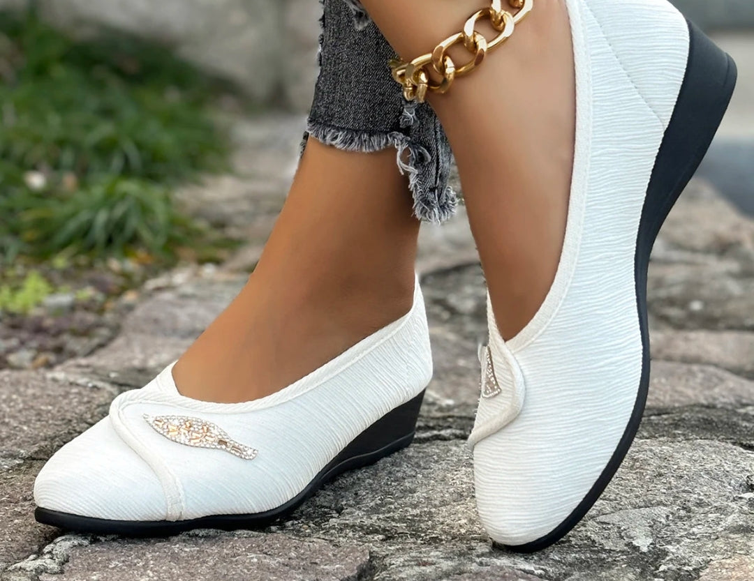 Shoes and foot wearings