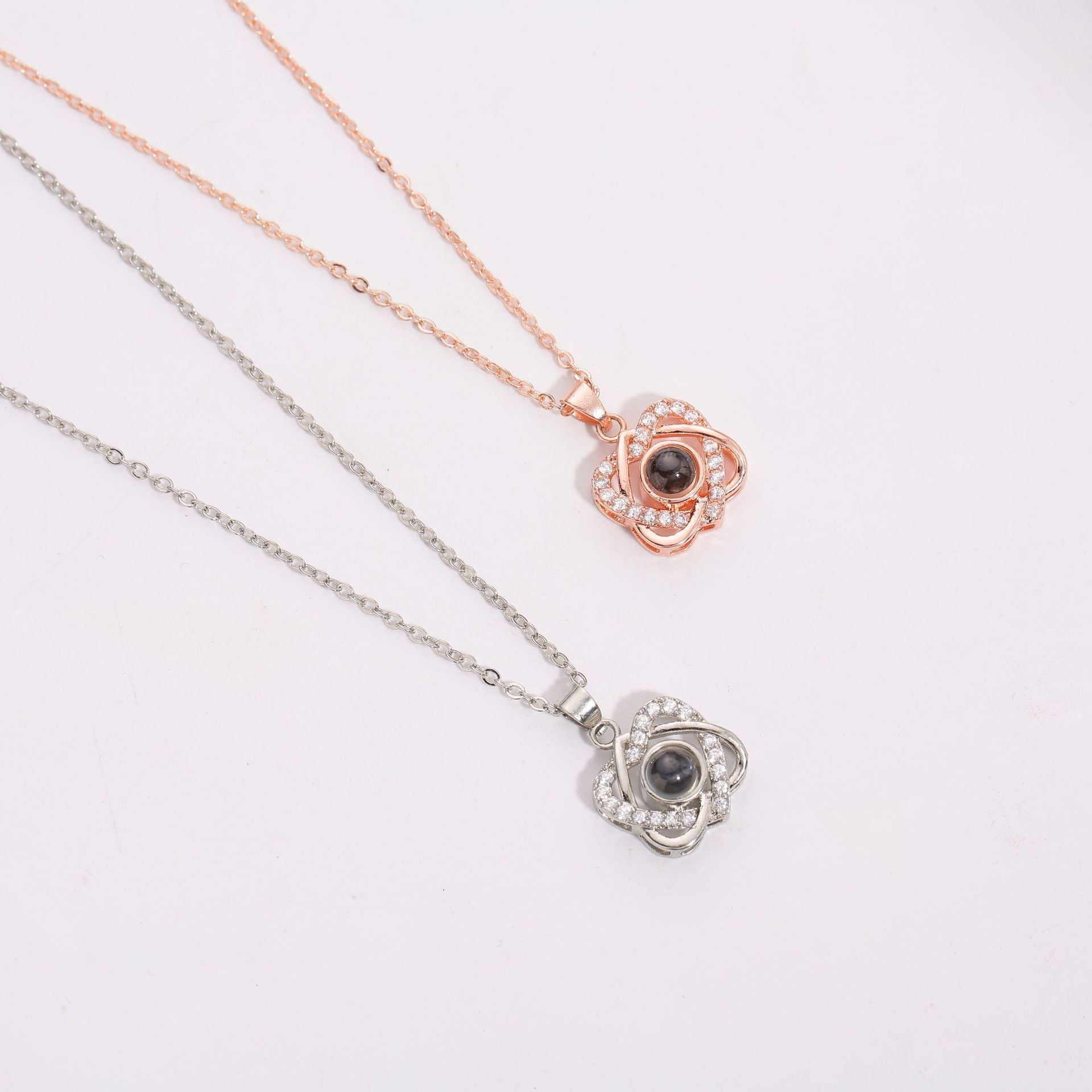 💕 Minimalist Heart Projection Necklace – Where Elegance Hides Emotion