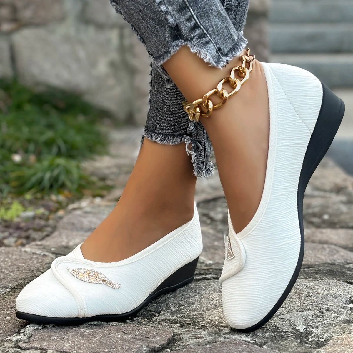 Women's Elegant Rhinestone Flat Shoes 2025 New Vamps Wrap Design Slip-On Casual Shoes Comfortable Walking Flats Plus Size