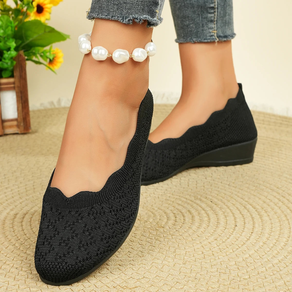 Women's Breathable Knit Flats 2025 New Scalloped Edge Slip-On Casual Shoes Comfortable Wedge Walking Shoes Plus Size