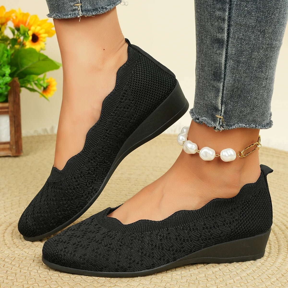 Women's Breathable Knit Flats 2025 New Scalloped Edge Slip-On Casual Shoes Comfortable Wedge Walking Shoes Plus Size
